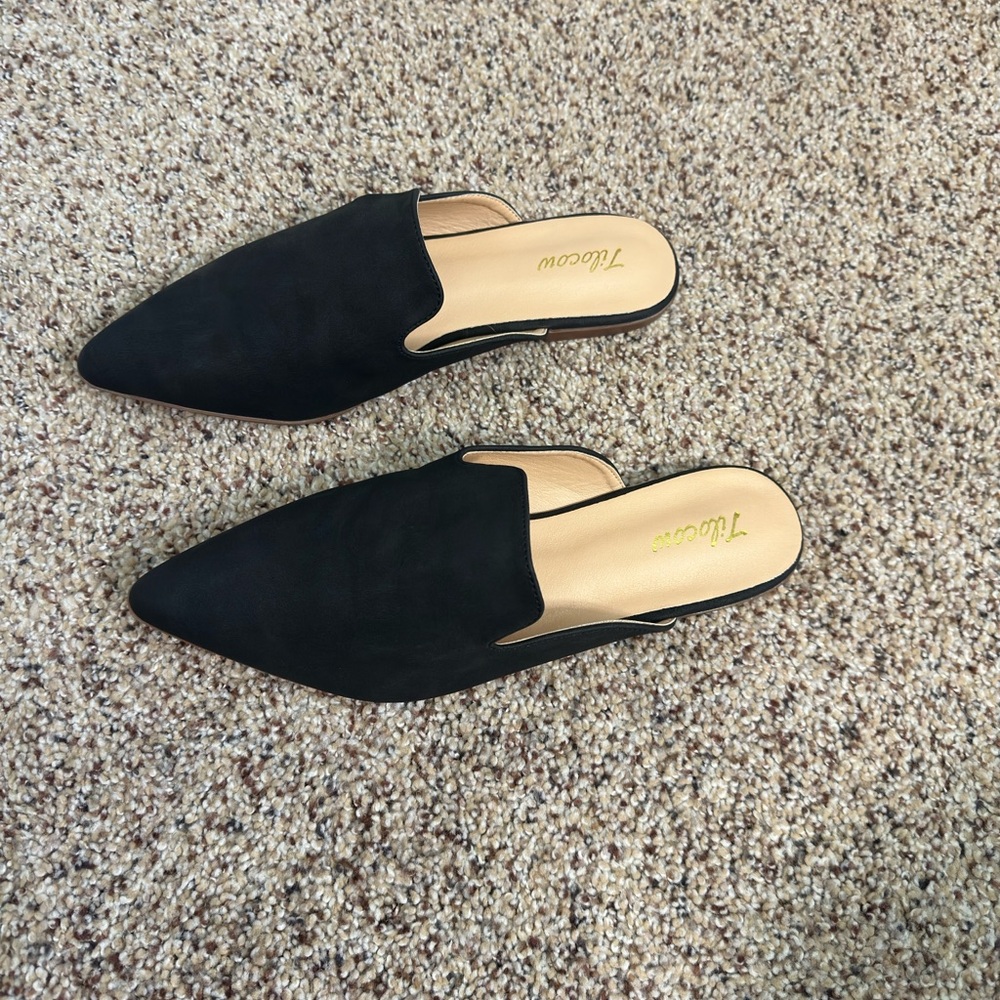 NWOT Black Faux Suede Tilocow Mules - Women’s size 8 - Picture 8 of 9